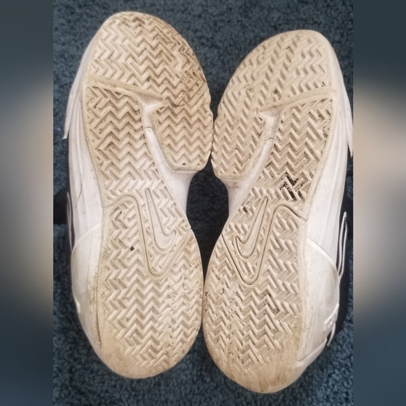 Nike Lebron James Witness Basketball Sneakers. Big Boy Youth Size 2.5Y. - Picture 10 of 11